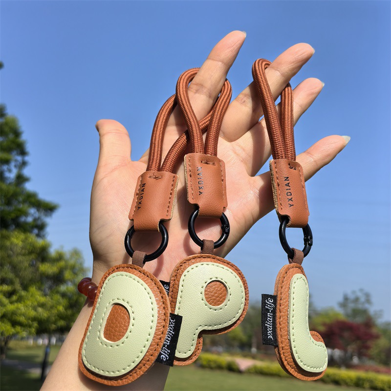 Gantungan Kunci Inisial Kulit  - Monogram Keychain Leather ulasan dan harga