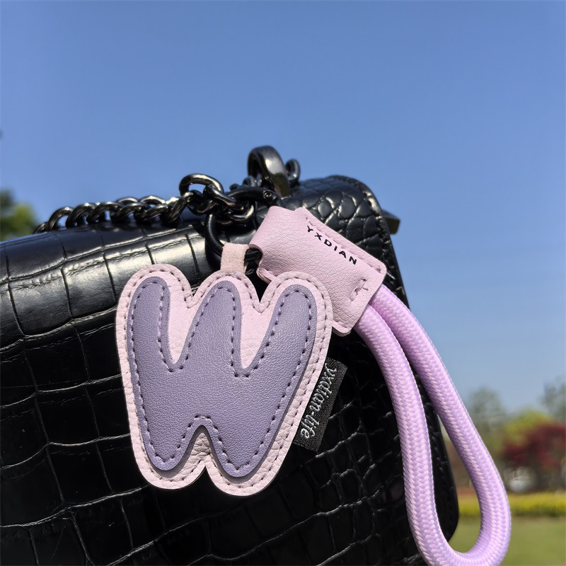 Gantungan Kunci Inisial Kulit  - Monogram Keychain Leather ulasan dan harga